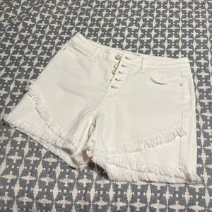 Judy Blue Field of Tulips White Button Fly Tulip Hem Shorts. Size large.